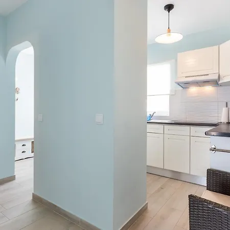 Mariners - Bright And Stylish - Walk To The