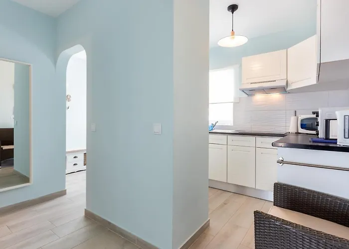 Mariners - Bright And Stylish - Walk To The